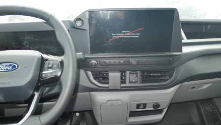 Schnellbefestigung ProClip für die Anbringung des Smartphones (mittige Montage). Geeignet für Ford Transit Custom 24-